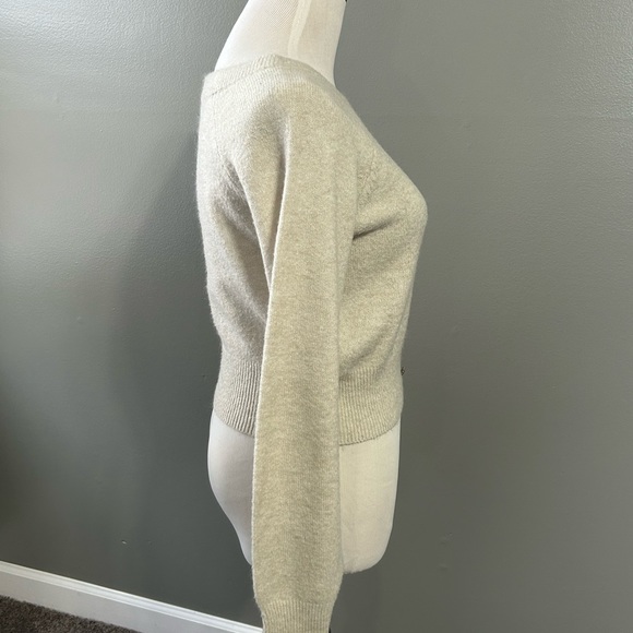 H & M soft, crop knit sweater,‎ boat neck with decorative buttons on front XS - Picture 5 of 13